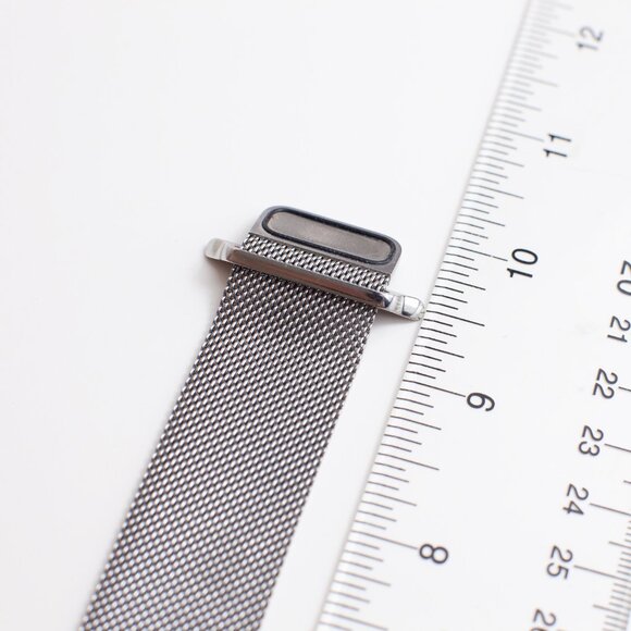 42MM Apple Watch Milanese Silver Mesh Strap - Picture 4 of 6